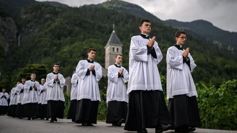 Hong Kong church-goers urged to avoid masses by breakaway Catholic group SSPX