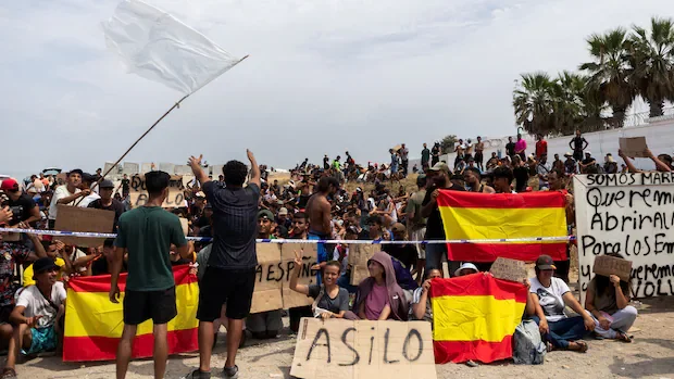 Hundreds of migrants in Spain's Ceuta enclave protest for asylum, against deportation to Morocco