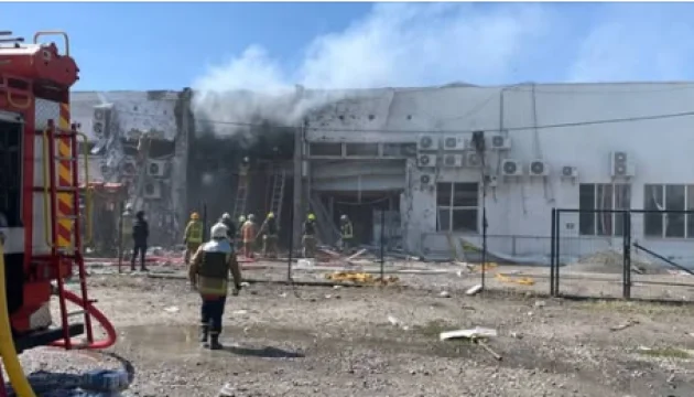 Russian forces launch double strike on retail chain’s distribution center