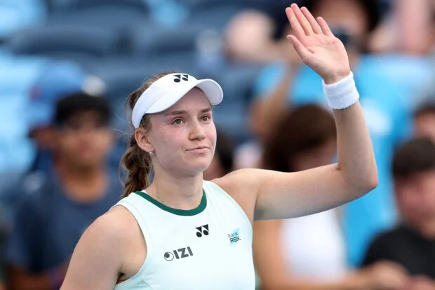 Elena Rybakina slogs through double rain delays in Cincinnati Open win