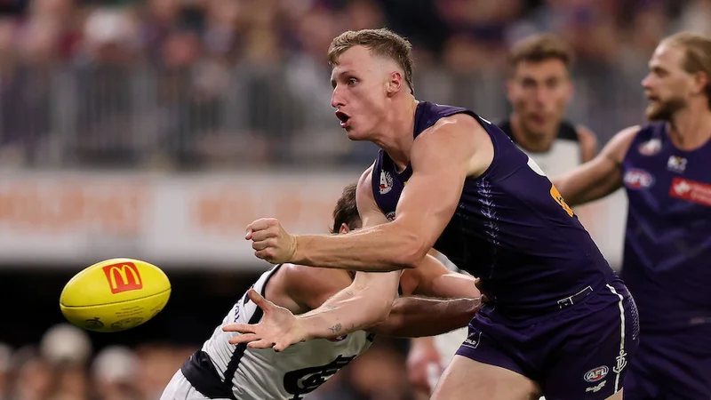 Live: Blues take on top-spot Dockers to kick off Saturday footy