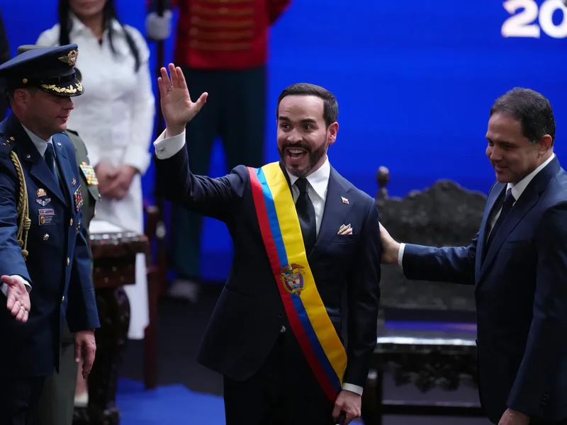 De la Espriella sworn in as Colombia leader, vows crackdown on armed groups