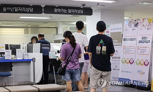 (LEAD) S. Korea adds 108,000 new jobs in July; manufacturing employment remains weak