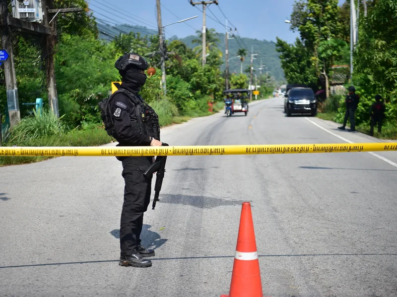 Dozens of attacks in southern Thailand wound three people