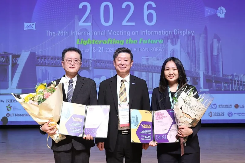 Merck honors Korean scholars for display technology breakthroughs in AI era