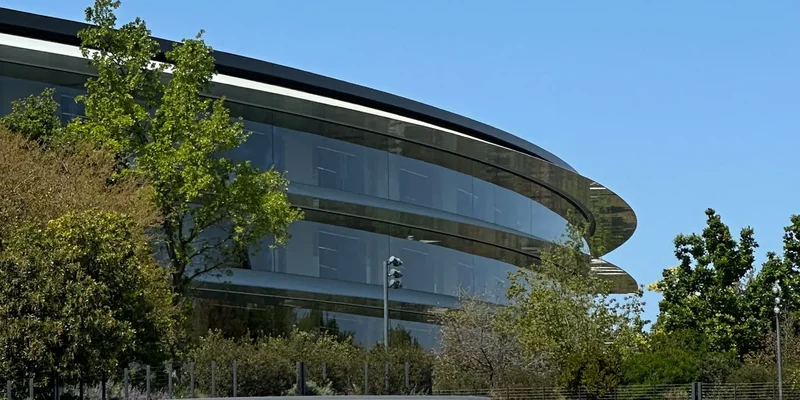 Apple hires American Airlines exec to lead government affairs