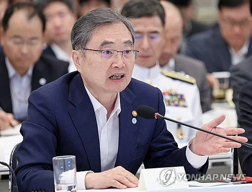 FM Cho vows efforts to create conditions for nuclear sub project