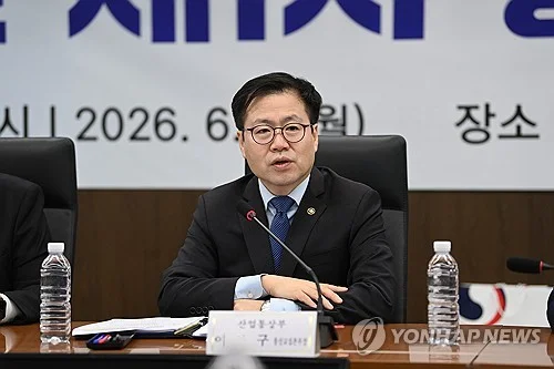 (LEAD) S. Korea's chief trade negotiator fired amid growing U.S. tariff pressure