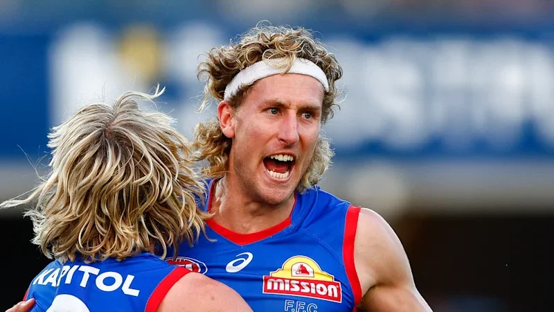 AFL LIVE: Western Bulldogs, North Melbourne Kangaroos put finals hopes on the line at Marvel Stadium