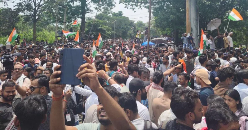 Jharkhand: Protesters injured as police lathi-charge, fire tear gas during march to Assembly