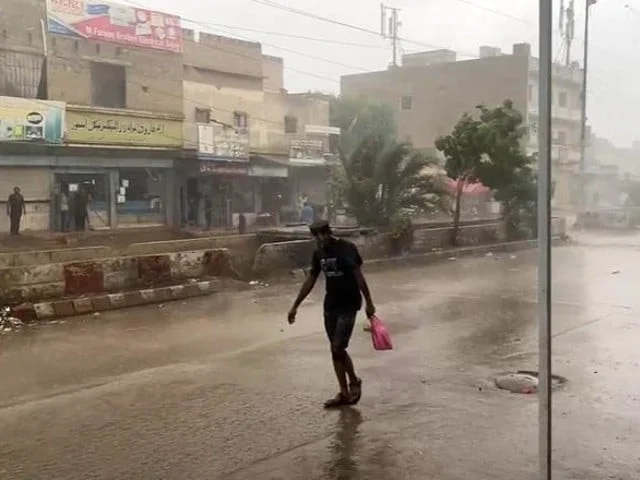 Light rain brings relief to parts of Karachi, more showers expected