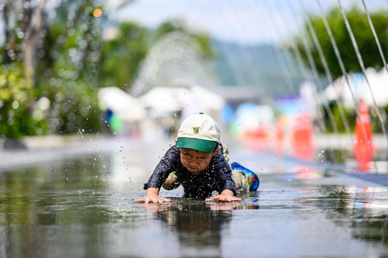 43% of greater Seoul area placed under serious heat wave warnings