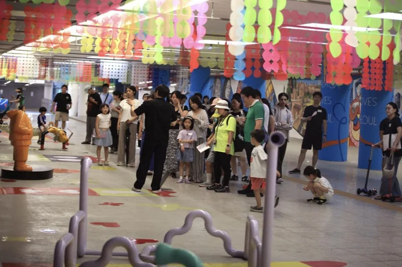 Concrete meets canvas: Seocho District launches guided English art tours along Han River