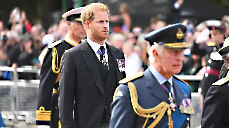 King Charles makes risky move toward Prince Harry as Prince William 'remains wary': experts
