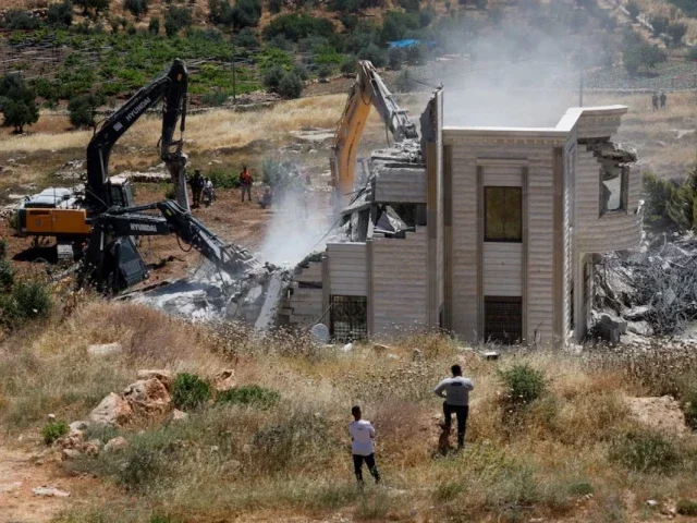 Israeli army destroys water pipelines, orders families from homes in occupied West Bank