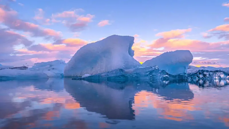 Saudi prince towed Alaskan iceberg to Iowa in 1977 for drinking-water pitch