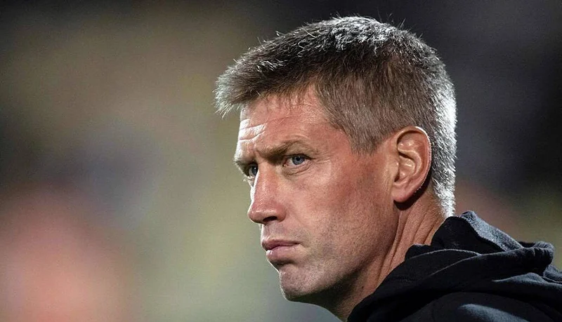 Ian Madigan cannot see Ronan O'Gara taking over at Leinster