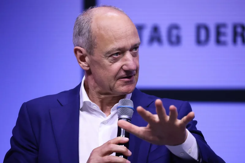 Siemens CEO keeps his inbox below 100 with 2-letter replies—and has no recurring meetings with direct reports: ‘I don’t need to entertain people’