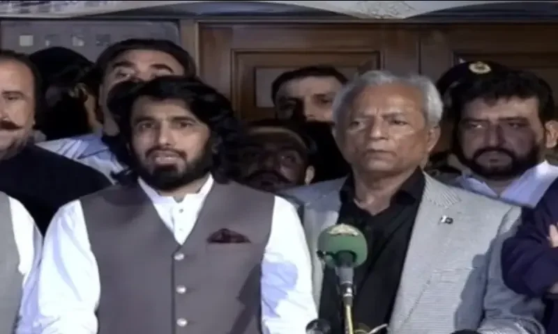 Goods transporters postpone strike for 40 days in ‘broader national interest’