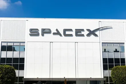 SpaceX wants to take on Verizon, AT&T, and T-Mobile with its own mobile network