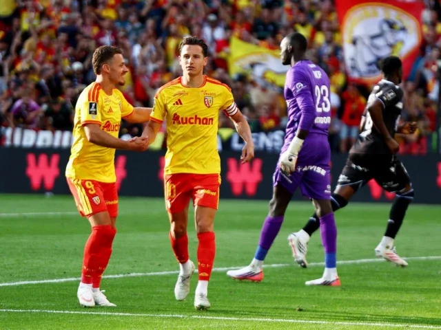 Thauvin double helps Lens thrash Auxerre
