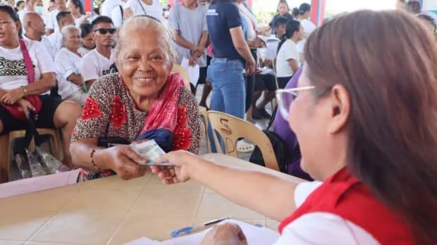 Is Uplift cash aid taken from SSS contributions? DSWD clarifies