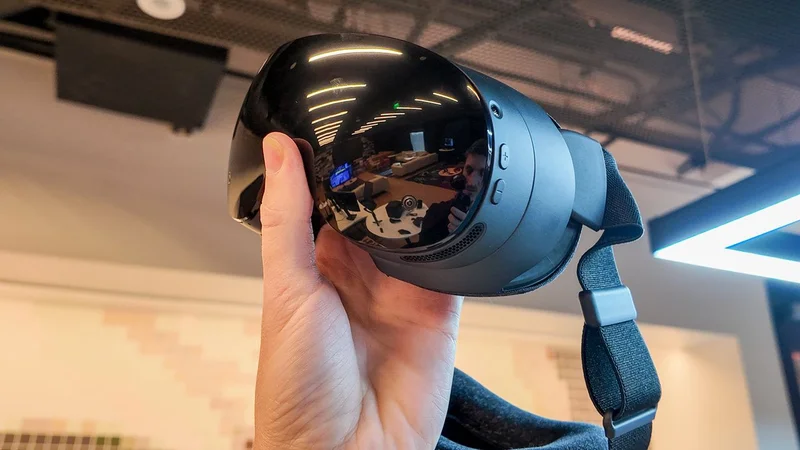 Unboxing videos of the Steam Frame have been leaked, giving us a closer look at the long-awaited VR headset