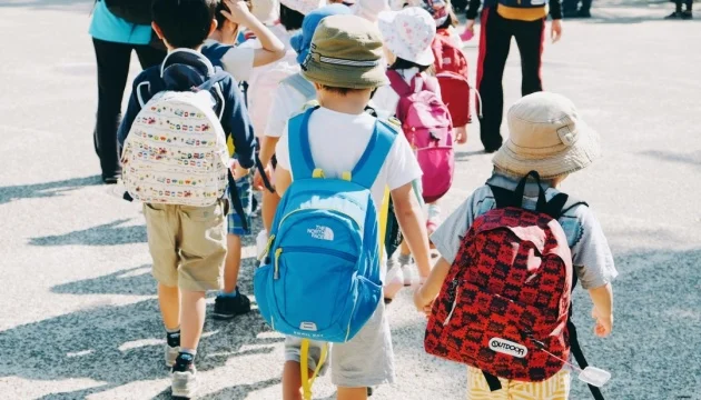 Around 800 mobile shelters planned along routes used to transport children to schools in frontline regions