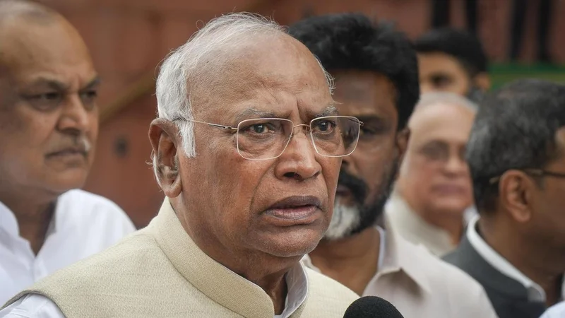 Kharge attacks RSS over freedom struggle, says Congress has the ‘real patriots’