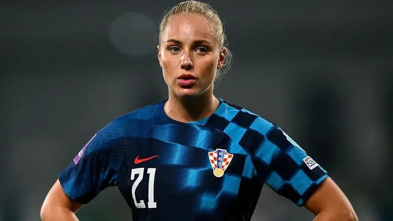 'World's Most Beautiful Soccer Player' puts a successful beach day in the books after taking talents back home