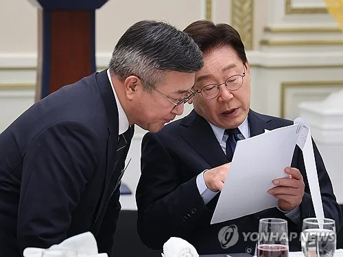 Lee to check progress on AI-related investment initiative