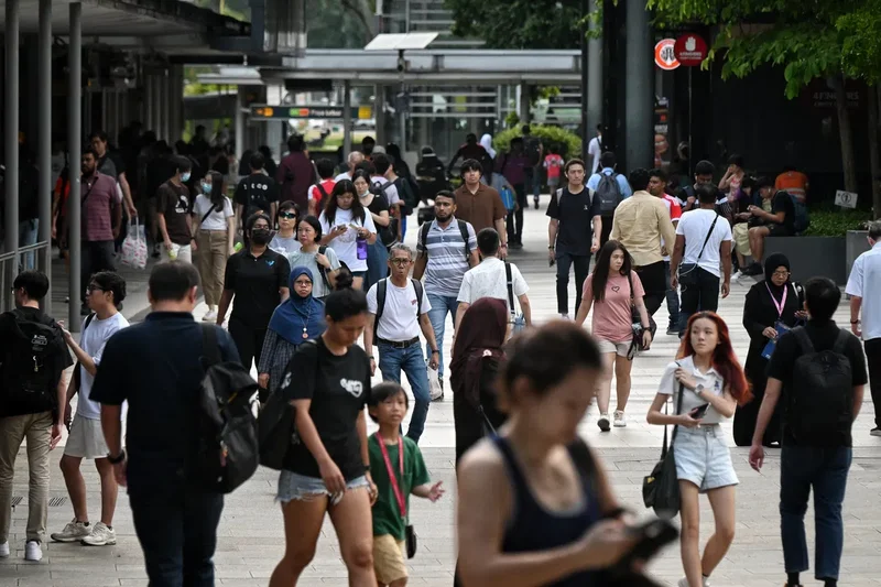 Over 2.4 million adult Singaporeans to get special $400-$600 cash payment in September