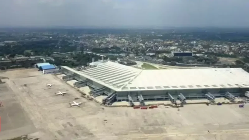 Laser blinds pilot, Malaysia Airlines flight flies in circle before Kolkata landing