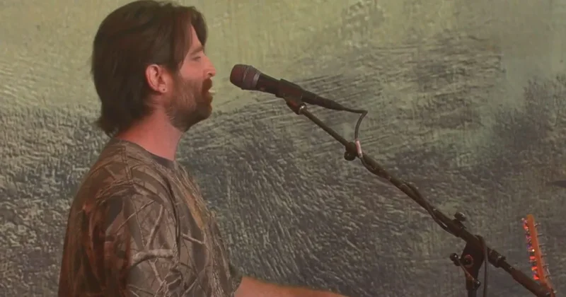 Saturday Sessions: Houndmouth performs "Heavy Eyes"