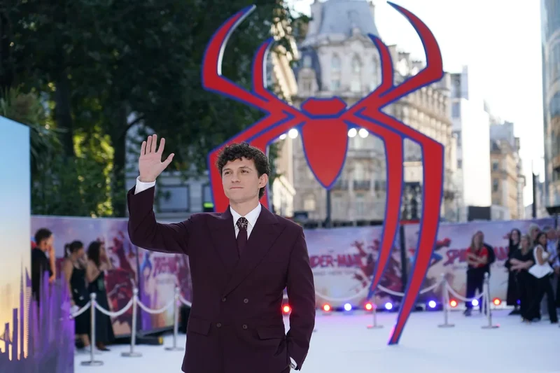 Box Office: ‘Spider-Man’ stays on top while two dino movies battle for third