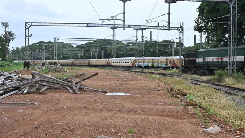 Railways to convert old goods shed in Bunder as a ballast yard