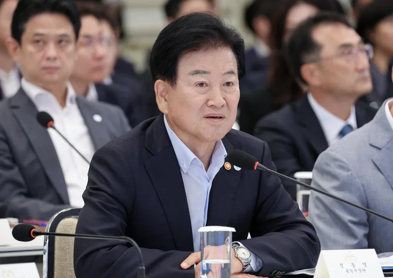 Unification minister pushes to drop 'main enemy' label for North Korea