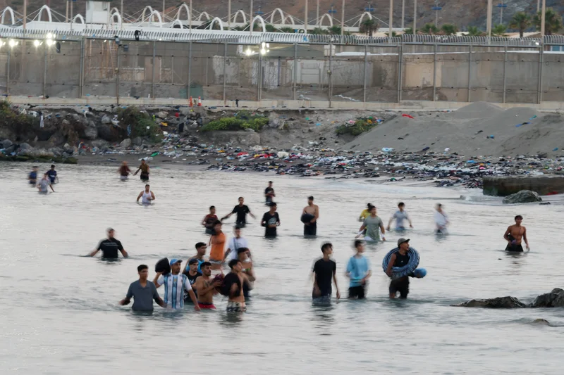 The hoaxes that fostered the migrant avalanche in Ceuta: ‘The door is open’
