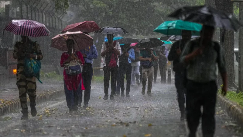 Heavy rain lashes Delhi; IMD issues orange alert