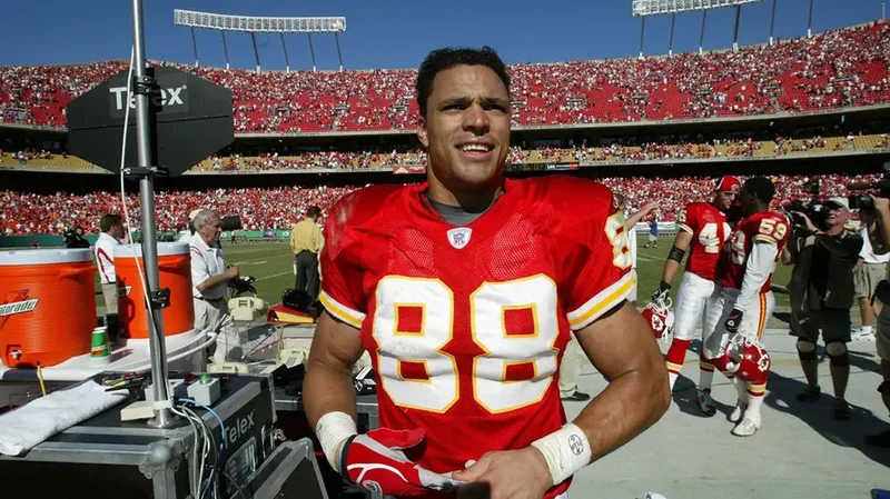 Chiefs legend not ready to say dynasty is over despite Patrick Mahomes' injury, Travis Kelce's final days