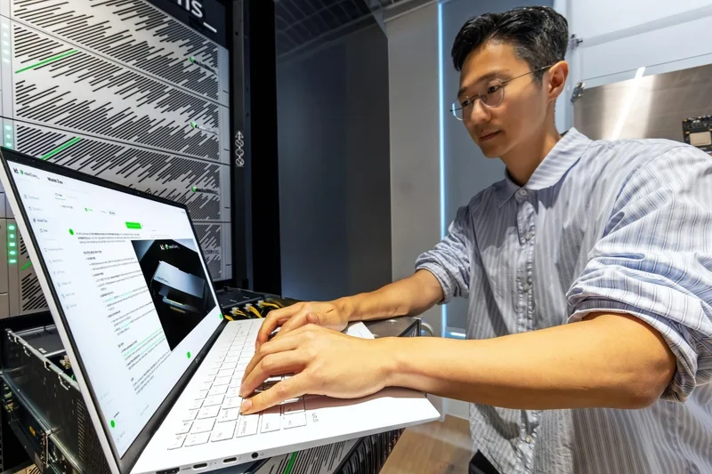 KT puts Korean AI chips, language model into one enterprise server