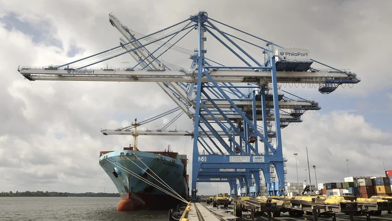 CSN Weighs Selling a Minority Stake in Its Logistics Business