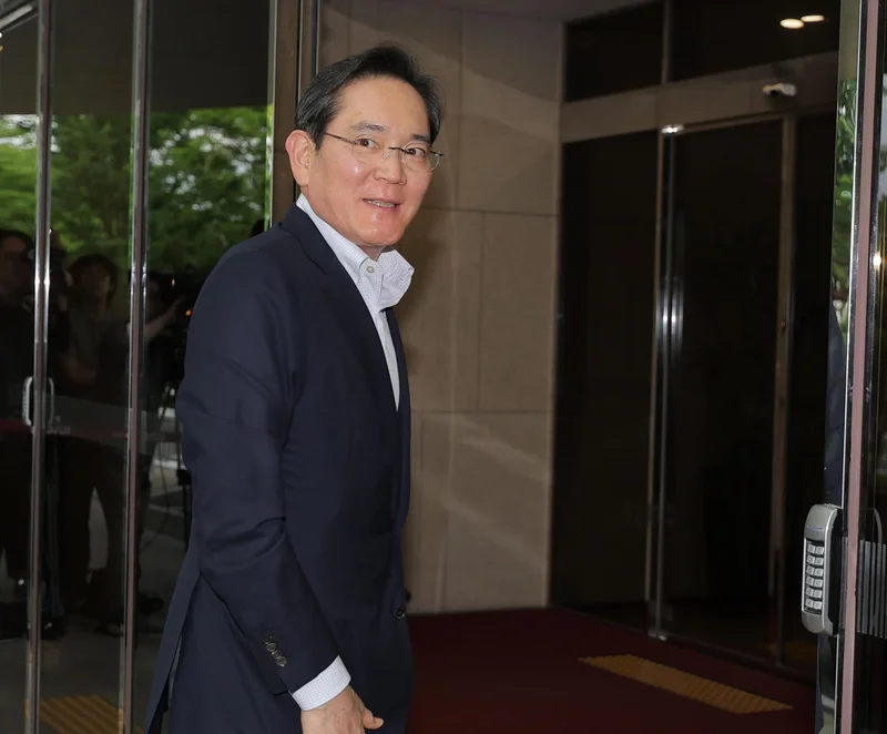 Samsung chairman remains unpaid, SK Group chief receives $1.23 mil. in H1