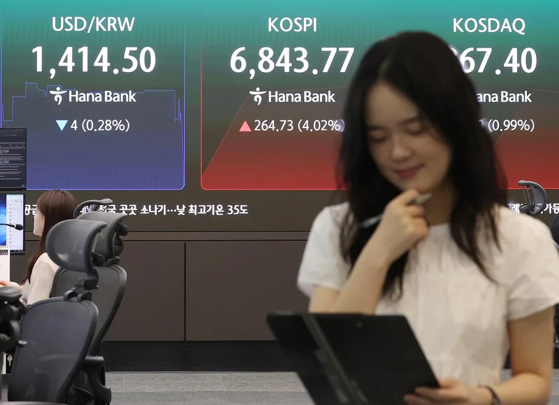 Seoul shares open sharply higher on US tech gains