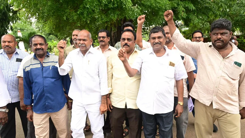 APSRTC Employees’ Union submit memorandums at 27 district Collectorates