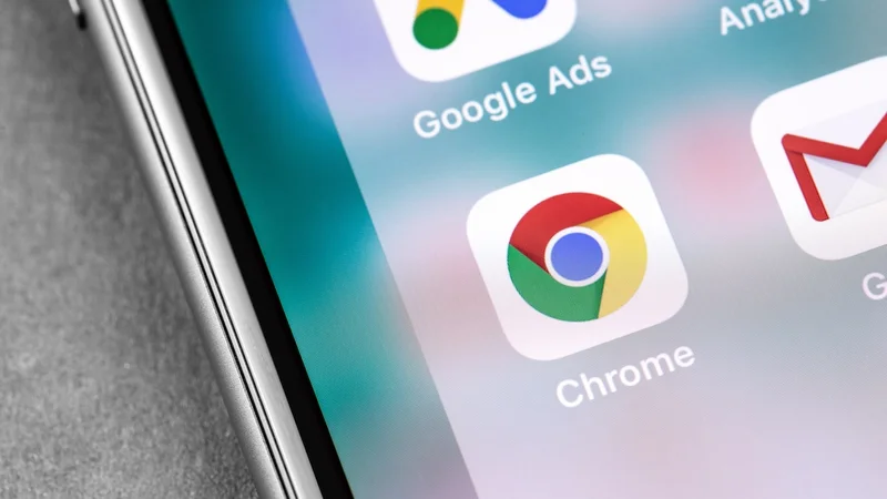 Extension Banned for Stealing AI Chats Returns to Chrome Store, Resumes Malicious Activities