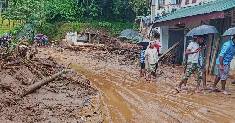 Sri Lanka shuts schools as floods and mudslides kill 7