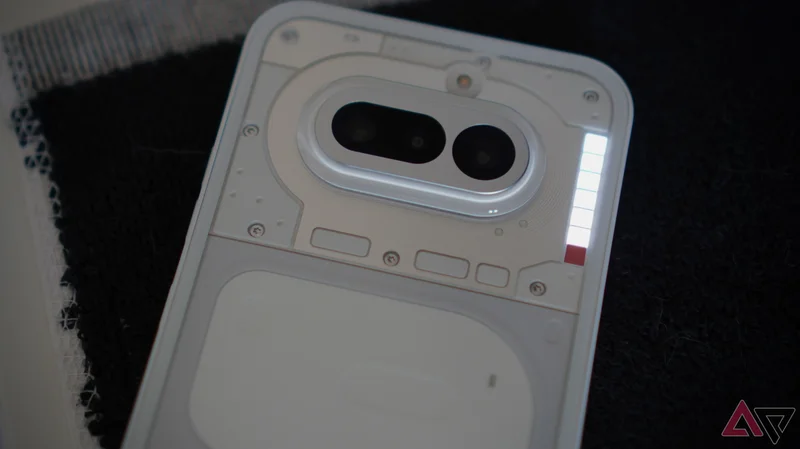 Pixel 11 Pro's HiLight looked fun until I remembered Nothing's Glyph lights