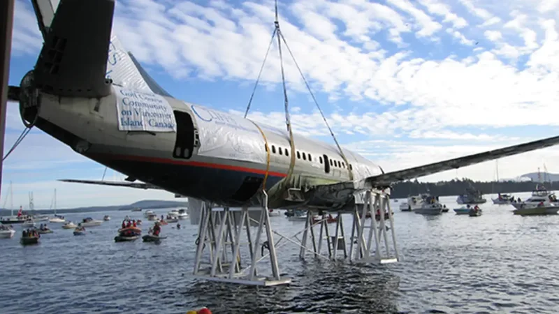 Canada sinks retired Boeing 737 off Vancouver Island to create artificial reef