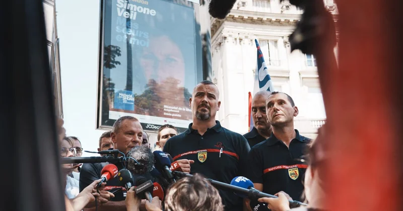 Exasperated French firefighters pressure government for more resources